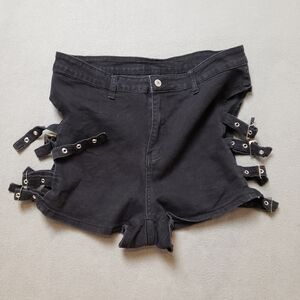 SHEIN Plus Buckle Shorts SXY Plus Cut Out Buckled Side Denim Shorts